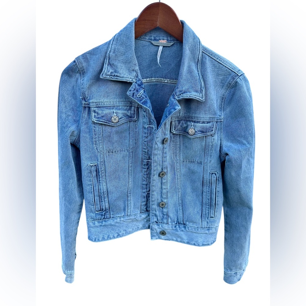 Free people jean jacket size XS excellent condition stone wash excellent cond. - Picture 2 of 5